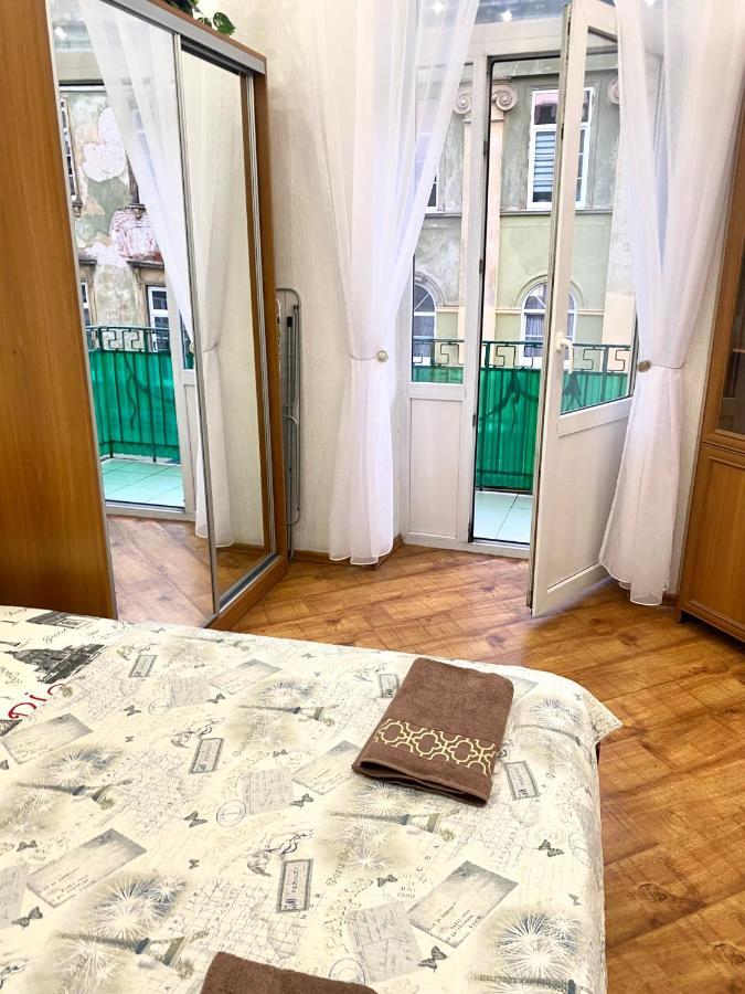 Навпроти Вернісажу Біля Оперного Вулиця Театральна 26 Є Балкон Та Інернет Lejlighed Lviv Eksteriør billede