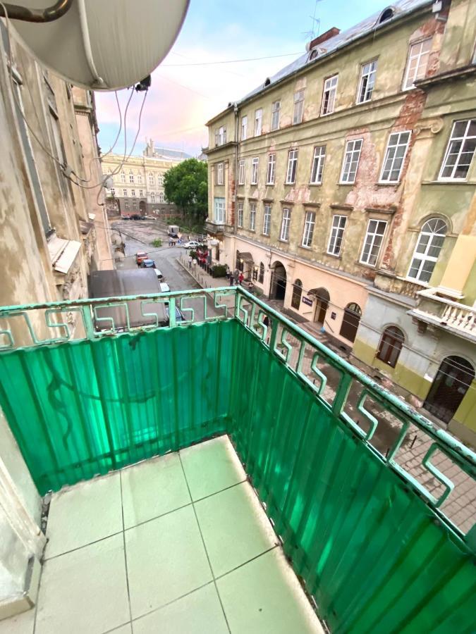 Навпроти Вернісажу Біля Оперного Вулиця Театральна 26 Є Балкон Та Інернет Lejlighed Lviv Eksteriør billede