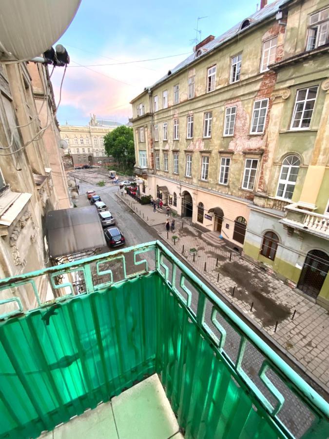 Навпроти Вернісажу Біля Оперного Вулиця Театральна 26 Є Балкон Та Інернет Lejlighed Lviv Eksteriør billede